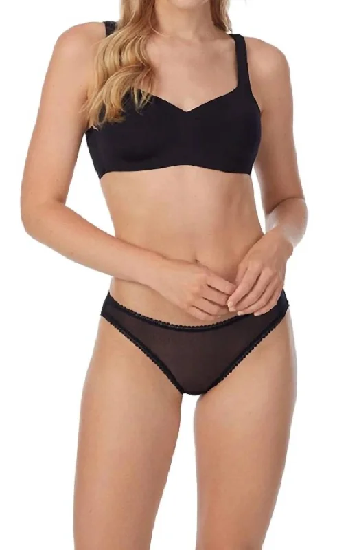 Sleek Invisible Scoopneck Bra In Black